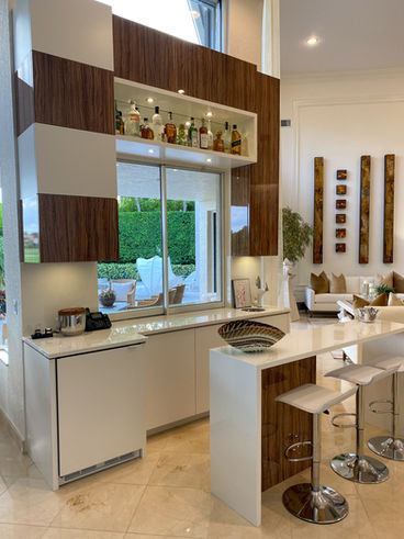 Custom home bar with integrated refrigeration